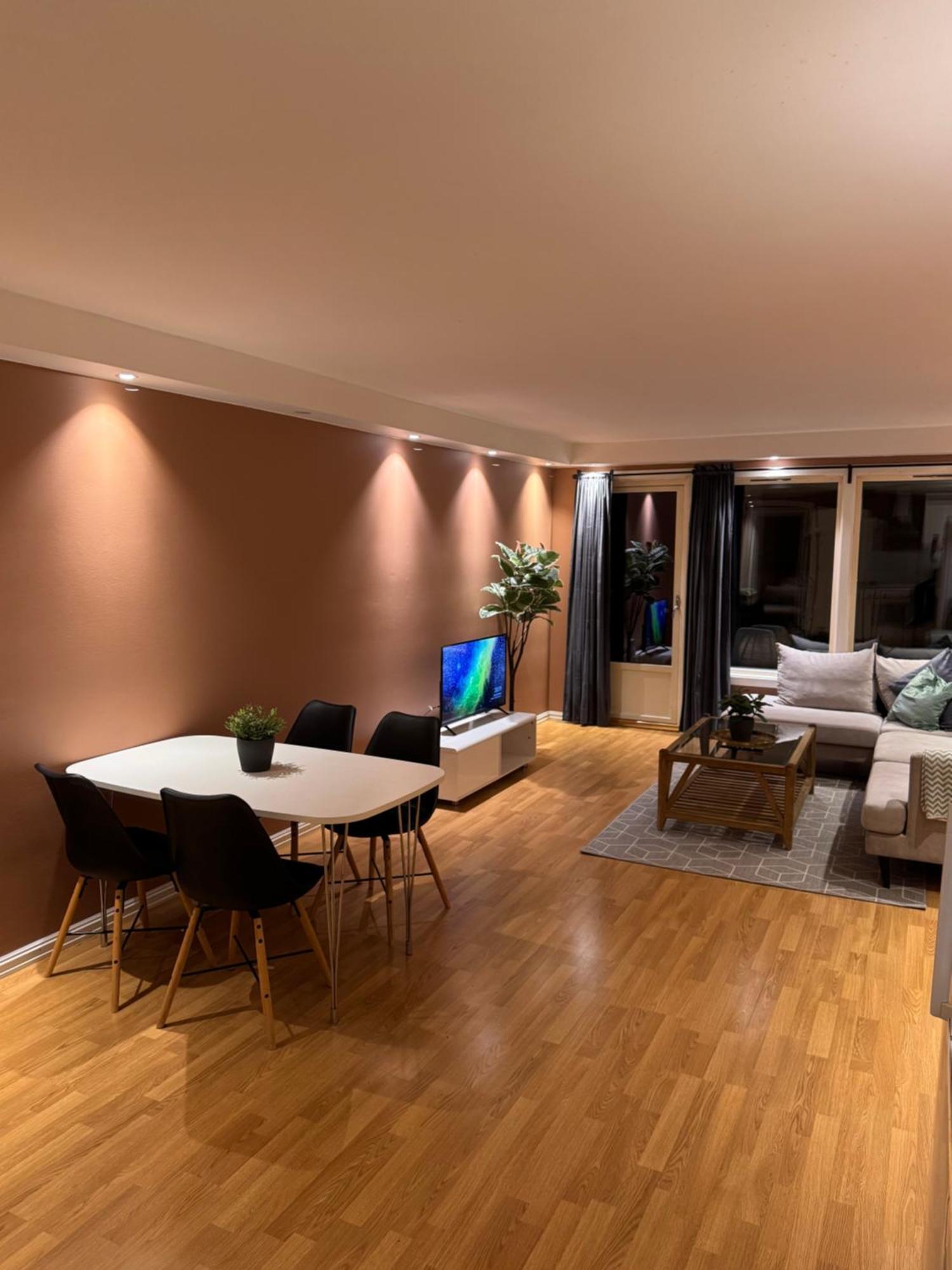 Apartment 3-bedroom For 7,two Baths, Oslo